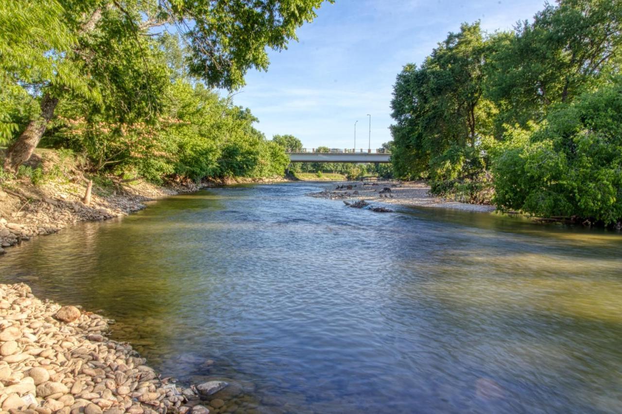 Fantastic Location! River And Mountain Views 2Br/2Ba Sleeps 6 Pigeon Forge Exterior foto